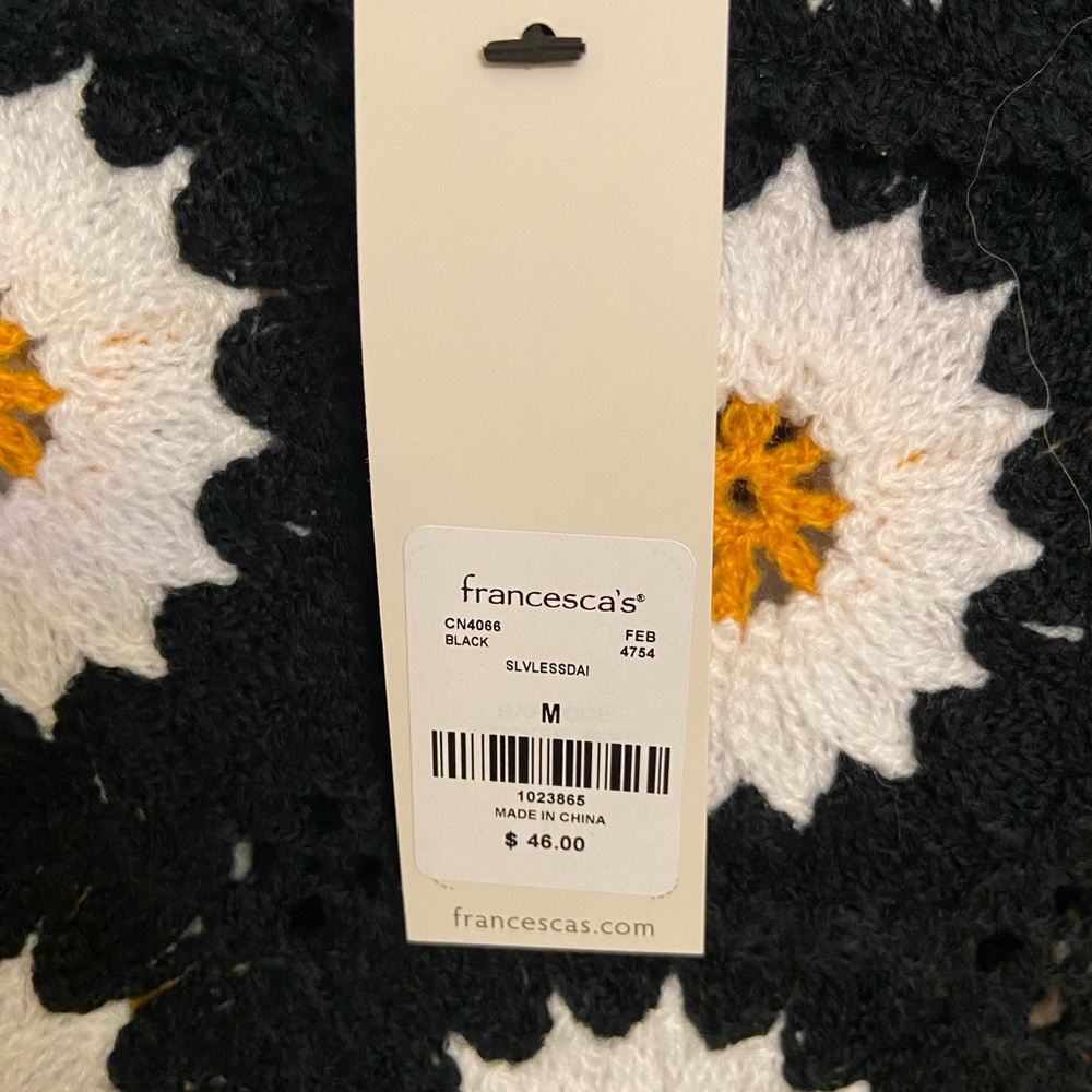 Francesca’s Daisy Crochet Crop Top - Picture 4 of 4